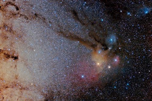 Sternenfeld und Nebel im Sternbild Rho Ophiuchus, aufgenommen mit einer Amateurkamera