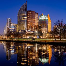 Die Skyline von Den Haag bei Nacht von TVS Photography