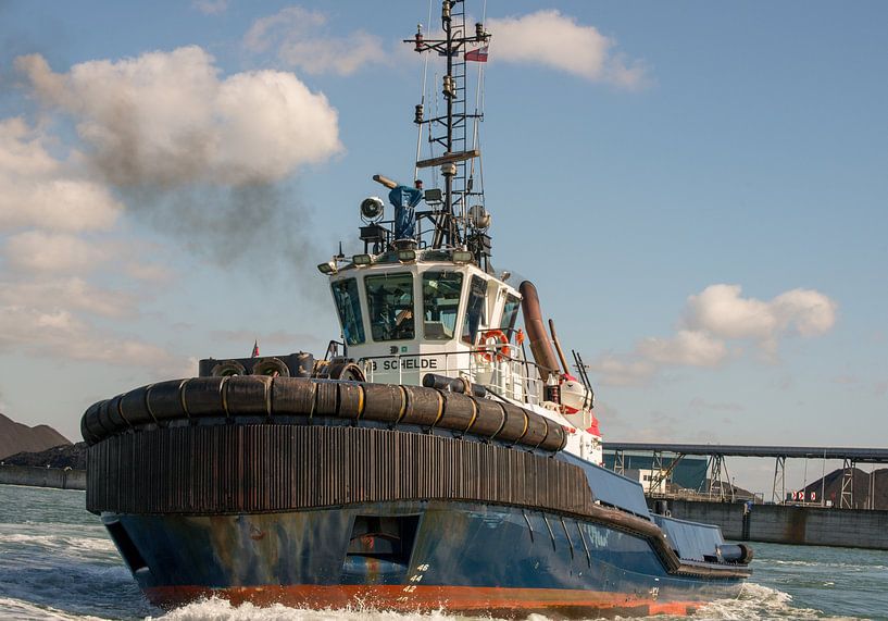 Tugboat in action on the Maasvlakte by scheepskijkerhavenfotografie