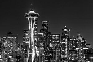 Atemberaubende Skyline von Seattle bei Nacht | Monochrom