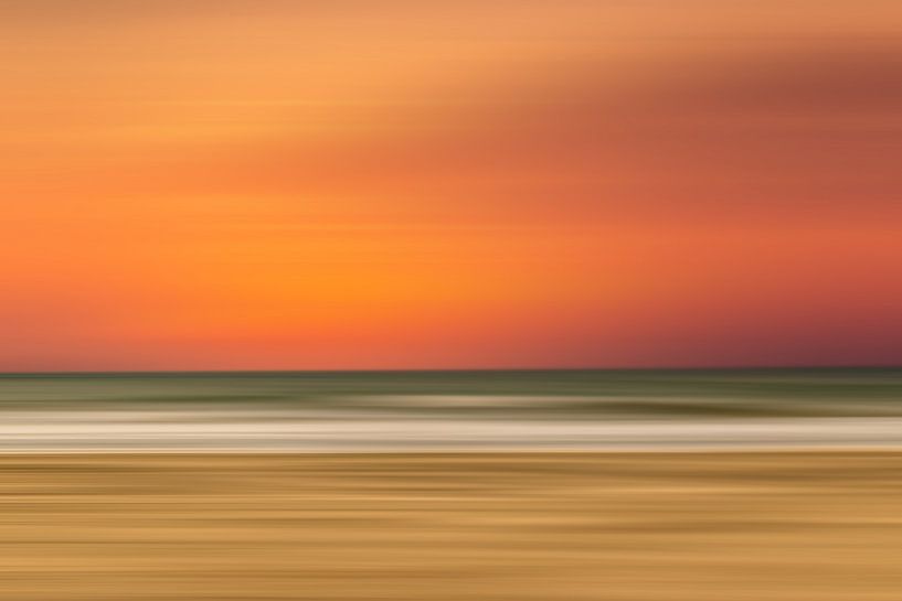 Sea in motion by Ilya Korzelius