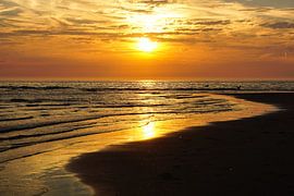 Zee, zon en strand van Dirk van Egmond