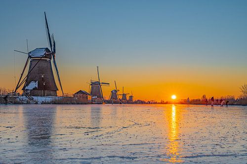 Patinage le long des moulins à vent de Kinderdijk