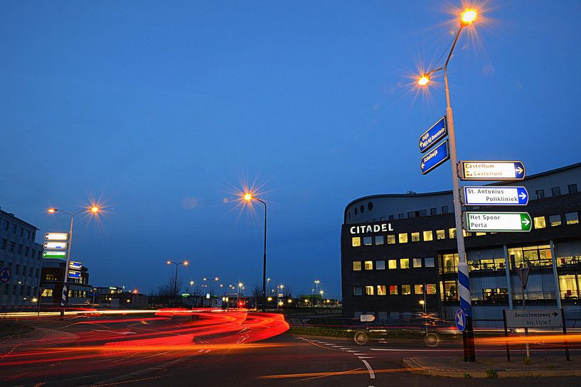 Verkeer op de Koppeling in Houten. by Margreet van Beusichem
