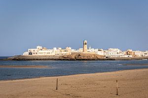 Vue du phare de Sur à Oman sur Awander