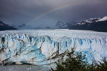 Regenboog boven de Perito Mooreno Gletser van Bianca Fortuin
