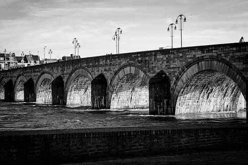St. Servaas bridge Maastricht with floodlight