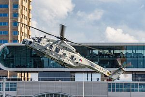 NH-90-Hubschrauber in Aktion während der Welthafentage 2017.