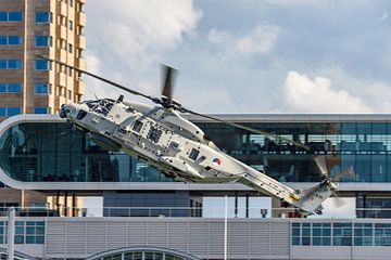 NH-90 helikopter in actie tijdens Wereldhavendagen 2017.
