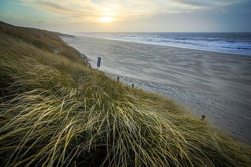 Strand en duin, zee en wind, golven langs de kust!