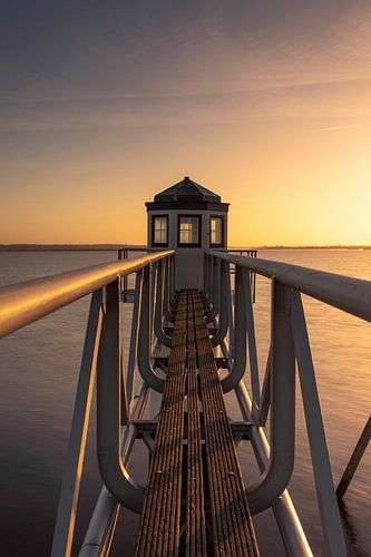 Oostmahorn gauge at sunrise - Silence over the water