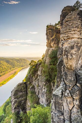 Uitzicht op de Elbe vanaf de Bastei in het Elbezandsteengebergte