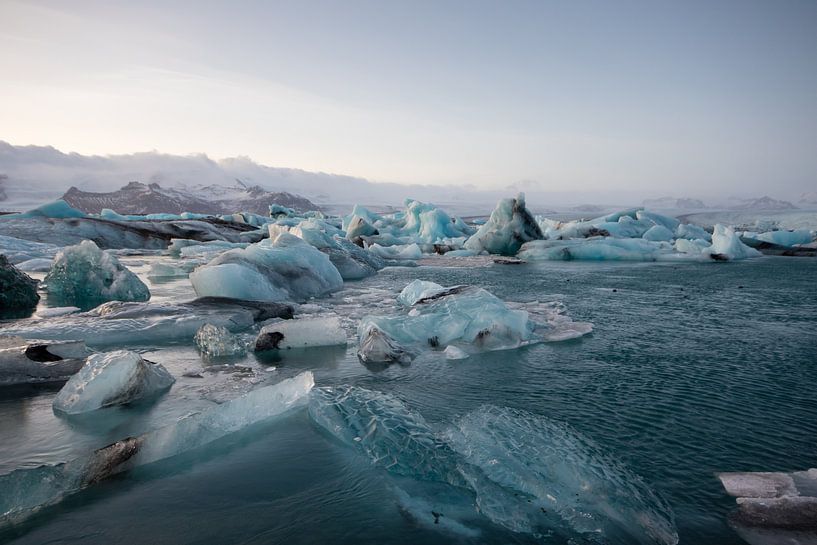 Schwimmende Eisschollen in Island von Marcel Alsemgeest