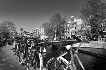 Amsterdam, stad van de fietsen (zwart-wit) van Rob Blok