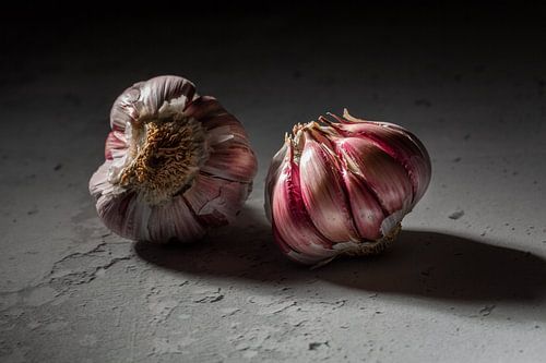 twee bollen knoflook