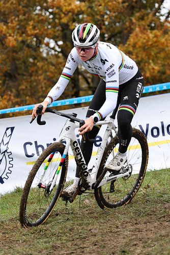 Fem van Empel cyclocross world champion