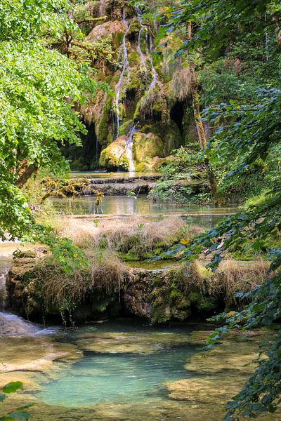Waterfall cascade des Tufs by Ilse Wanner