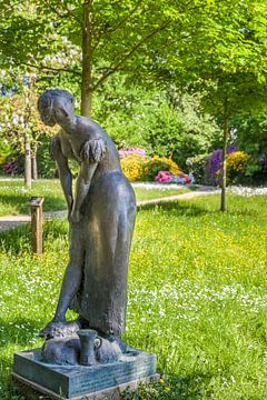 Denkmal Brunnenmädchen im Kurpark von Bad Homburg van Christian Müringer