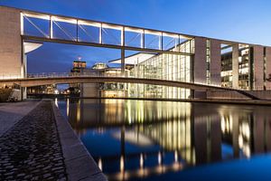 Regierungsviertel Berlin in der blauen Stunde
