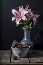 Roze lelies en walnoten van Susan Lambeck thumbnail