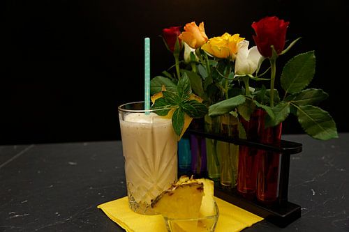 Ananas kokosnoot smoothie in een glas