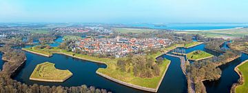 Die Festung Naarden in den Niederlanden in der Landschaft