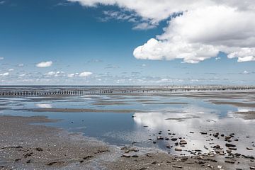 Wolken boven de Groningse Wadden van J.P. Zwart