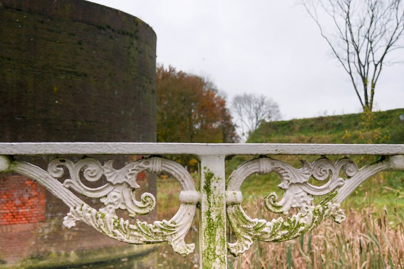 Kastell bei Vechten - Blick durch die Balustrade von der Brücke von Wout van den Berg