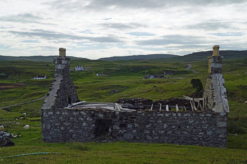 Überreste eines alten Hauses auf einem Berg in Schottland von Babetts Bildergalerie