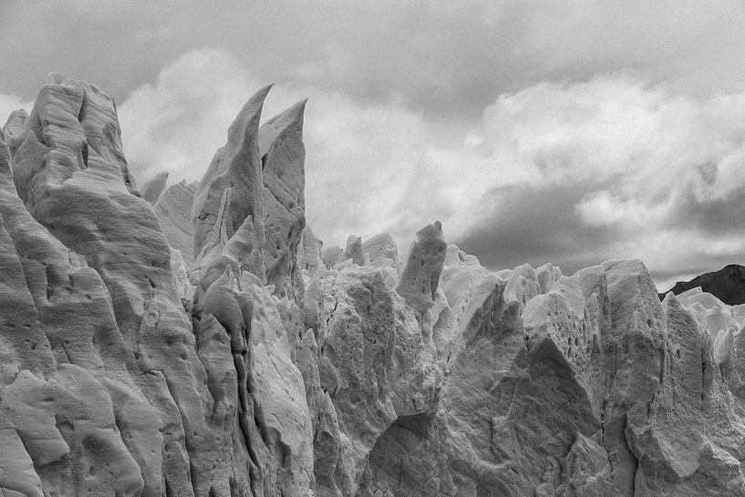 Détail du glacier Perito Moreno en noir et blanc par Shanti Hesse