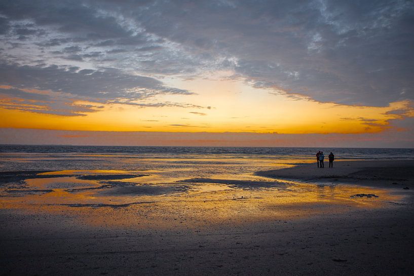 Goldene Reflexion am Strand von Ameland von tovano.pictures