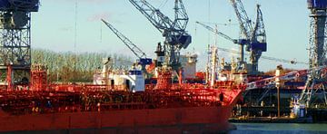 Tanker auf der Werft bei Damen von Frans Jonker