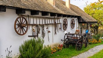 Hollókő, een authentiek dorpje in Hongarije. van Jessica Lokker