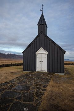 Zwart kerkje IJsland (Búðakirkja) 2 van Albert Mendelewski