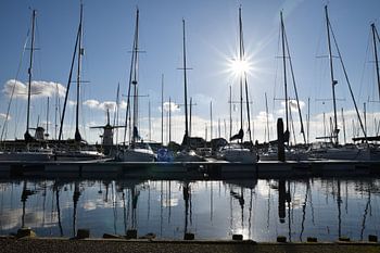 zomerdag aan de jachthaven