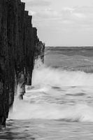 Breaking the waves 2 - B&W