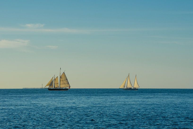 Verenigde Staten, Florida, Twee mooie zeilboten op de oceaan van adventure-photos