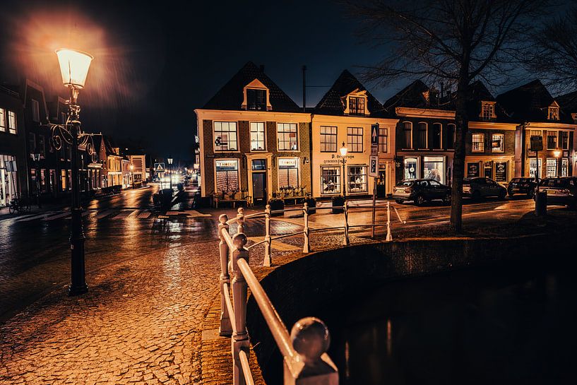 Regnerischer Winterabend Kanalszene historische Kleinstadt von Jan Willem de Groot Photography