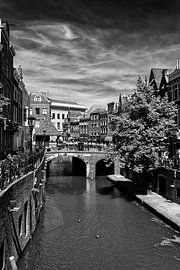 Die Brigittenbrücke über die Nieuwegracht in Utrecht, links der Zoutmarkt und rechts der Vismarkt