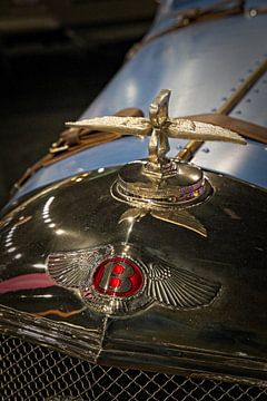 Kühler mit dem Logo eines Bentley Straight Six von Rob Boon