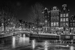 Spitsuur op de Amsterdamse Herengracht (zwart-wit) van Jeroen de Jongh