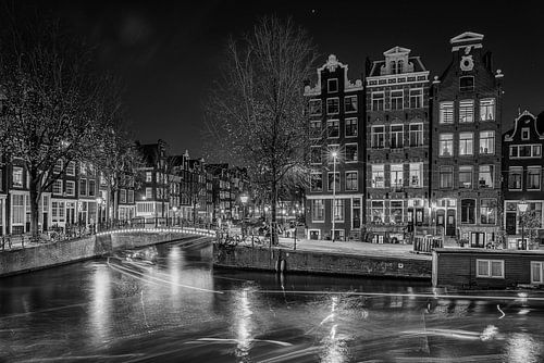 Spitsuur op de Amsterdamse Herengracht (zwart-wit)