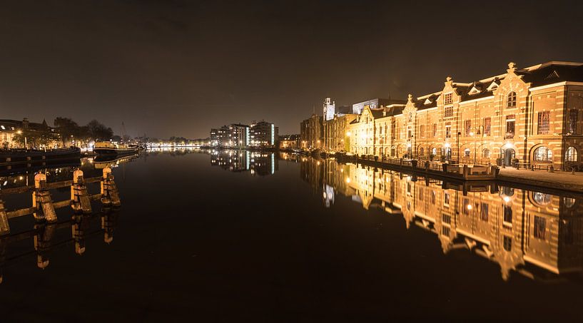 Wormerveer bij nacht van Paul Tolen
