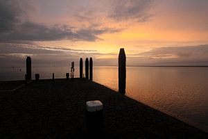Ameland/Hafen Nes Sonnenuntergang von Rinnie Wijnstra