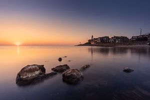 Coucher de soleil au phare d'Urk - sérénité sur l'IJsselmeer