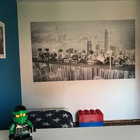 Klantfoto: Lunch atop a skyscraper Lego edition van Marco van den Arend, als behang