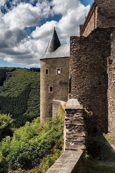 Château de Bourscheid Luxembourg par Rob van der Teen