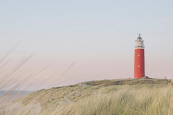 De Eierland vuurtoren tijdens zonsondergang | Reisfotografie print | Texel Nederland