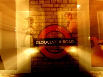Gloucester Road - London Tube Station van Ruth Klapproth