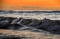 Vagues de la mer au coucher du soleil. par Gonnie van de Schans Aperçu